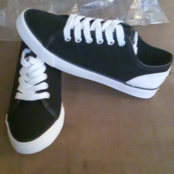 BRAND NEW JUSTFAB Sylish Comfy Sneakers - Picture 3 of 6